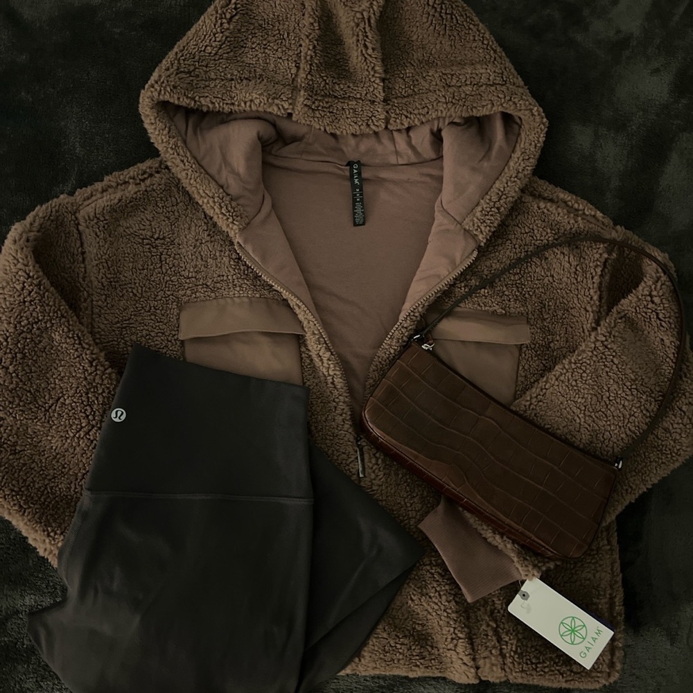 GAIAM SWEATER